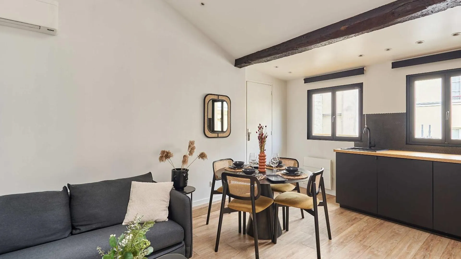 Apartment Le Marais By Studio Prestige Paris France